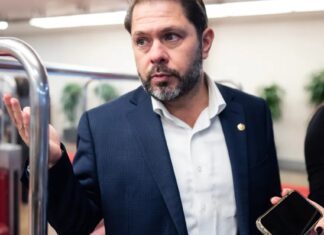 Politische Folgen: Rubén Gallego spricht Fehltritte bei der Verteidigung von Eric Swalwell an