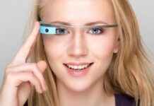 Google Glass: Jak se brýle pro rozšířenou realitu vyvinuly ze selhání spotřebitelů v obchodní nástroj
